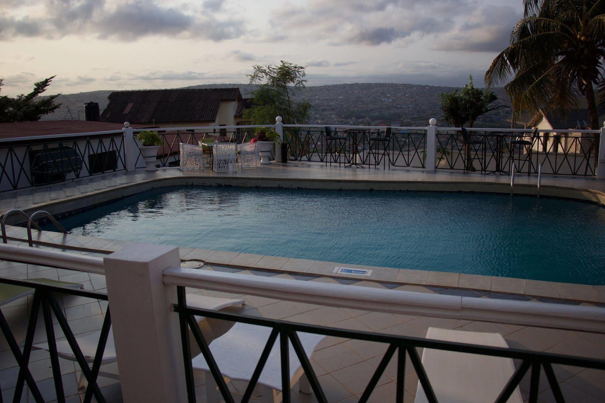 Hill View Hotel Mccarthy Hills Botianaw Exterior foto